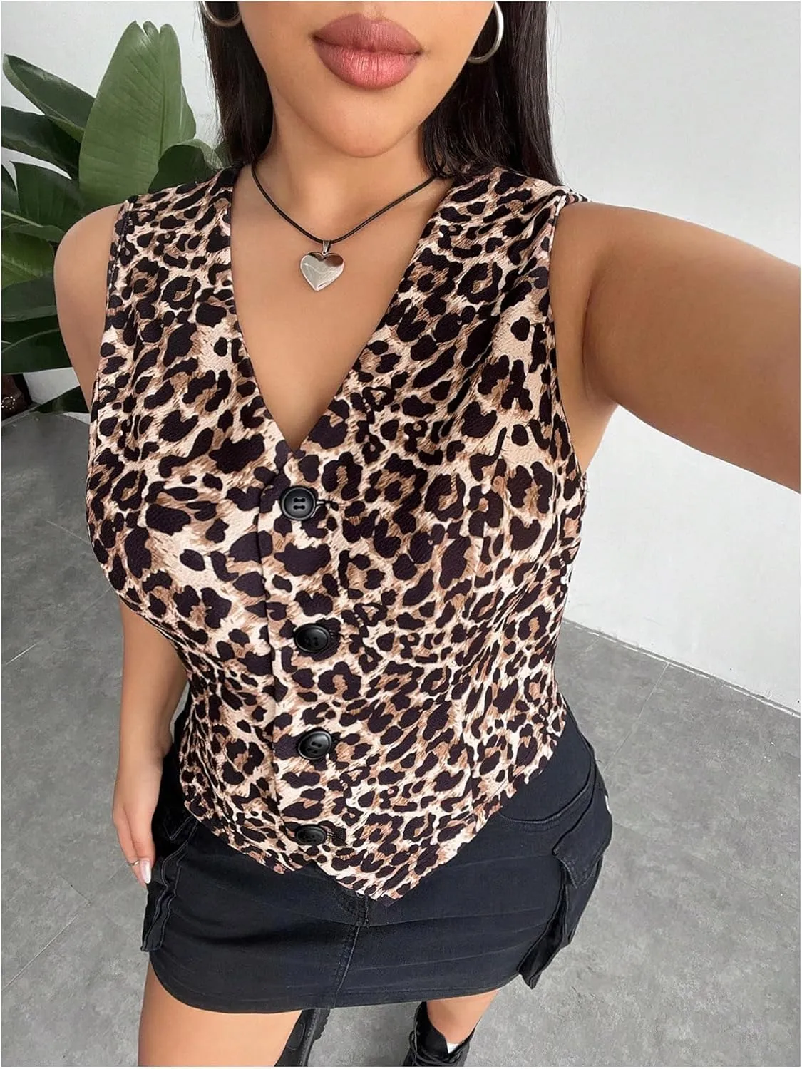 WDIRARA Women's Plus Size Leopard Print Button Down Vest V Neck Sleeveless Y2k Jacket
